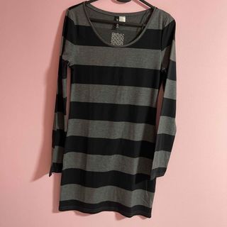 エイチアンドエム(H&M)の新品　未使用　定価3900円　Ｈ&Ｍ　ボーダーワンピ　Ｍ(ミニワンピース)