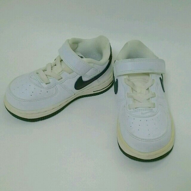 NIKE(ナイキ)の13㎝ スニーカー 白 ホワイト キッズ/ベビー/マタニティのベビー靴/シューズ(~14cm)(スニーカー)の商品写真