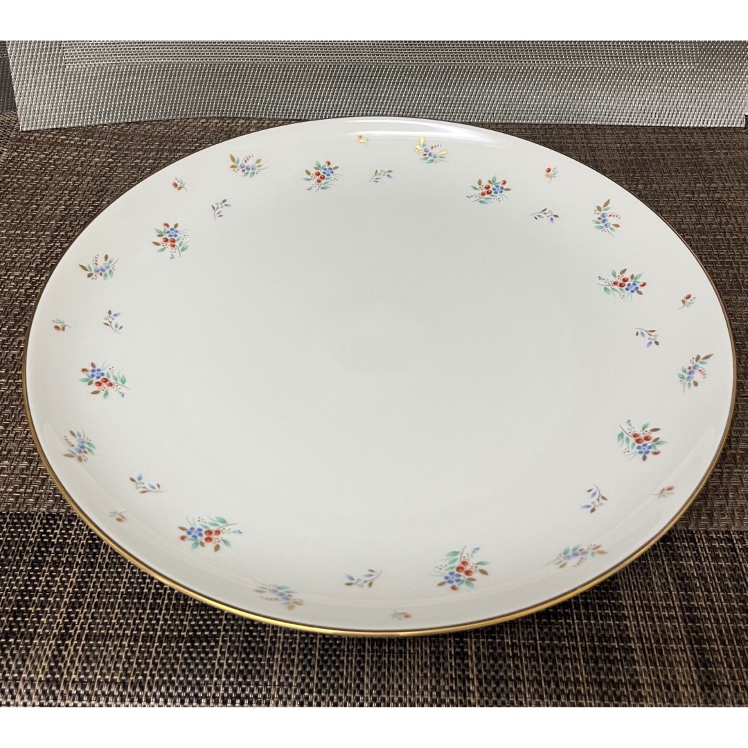 Noritake(ノリタケ)の〈未使用 〉ノリタケ  小花散らし プレート 30cm インテリア/住まい/日用品のキッチン/食器(食器)の商品写真