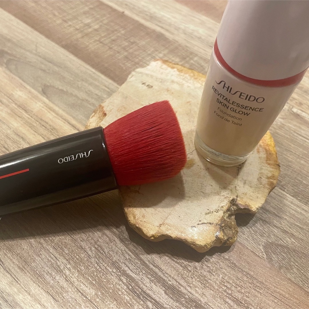 SHISEIDO エッセンス スキングロウ ファンデーション 160shell