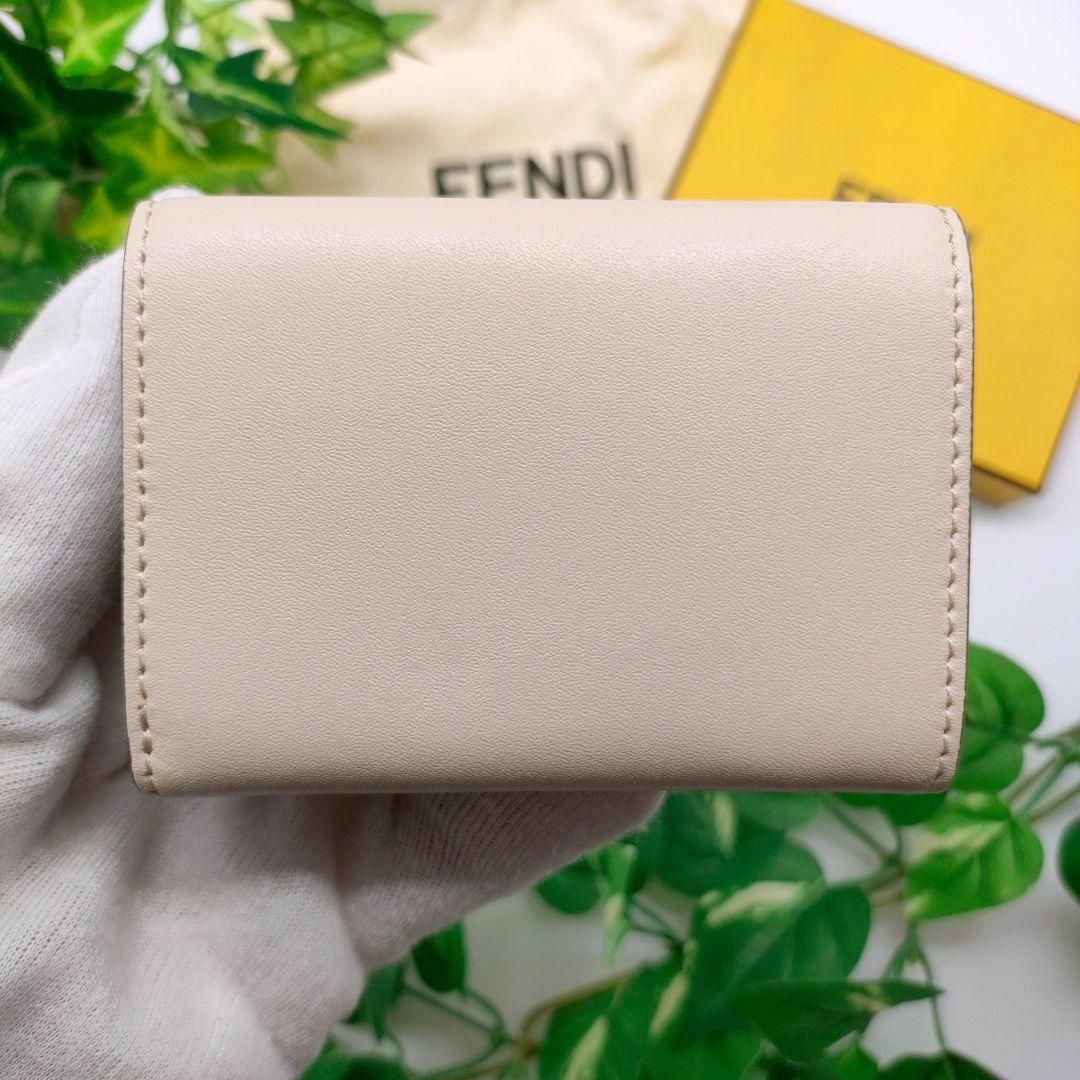 FENDI ベージュレザーコンパクト財布