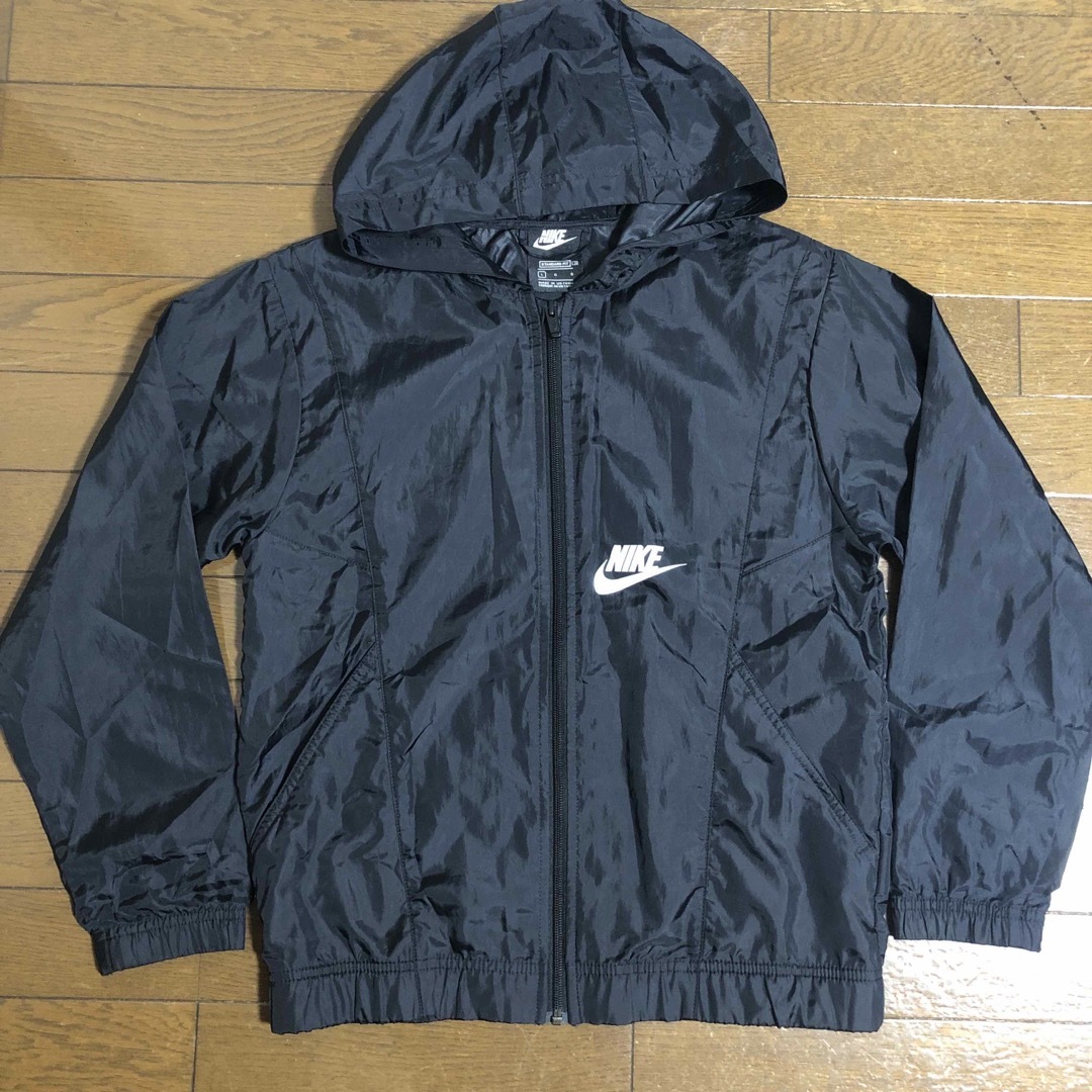 NIKE(ナイキ)のNIKE ウィンドブレーカー　155センチ キッズ/ベビー/マタニティのキッズ服男の子用(90cm~)(ジャケット/上着)の商品写真