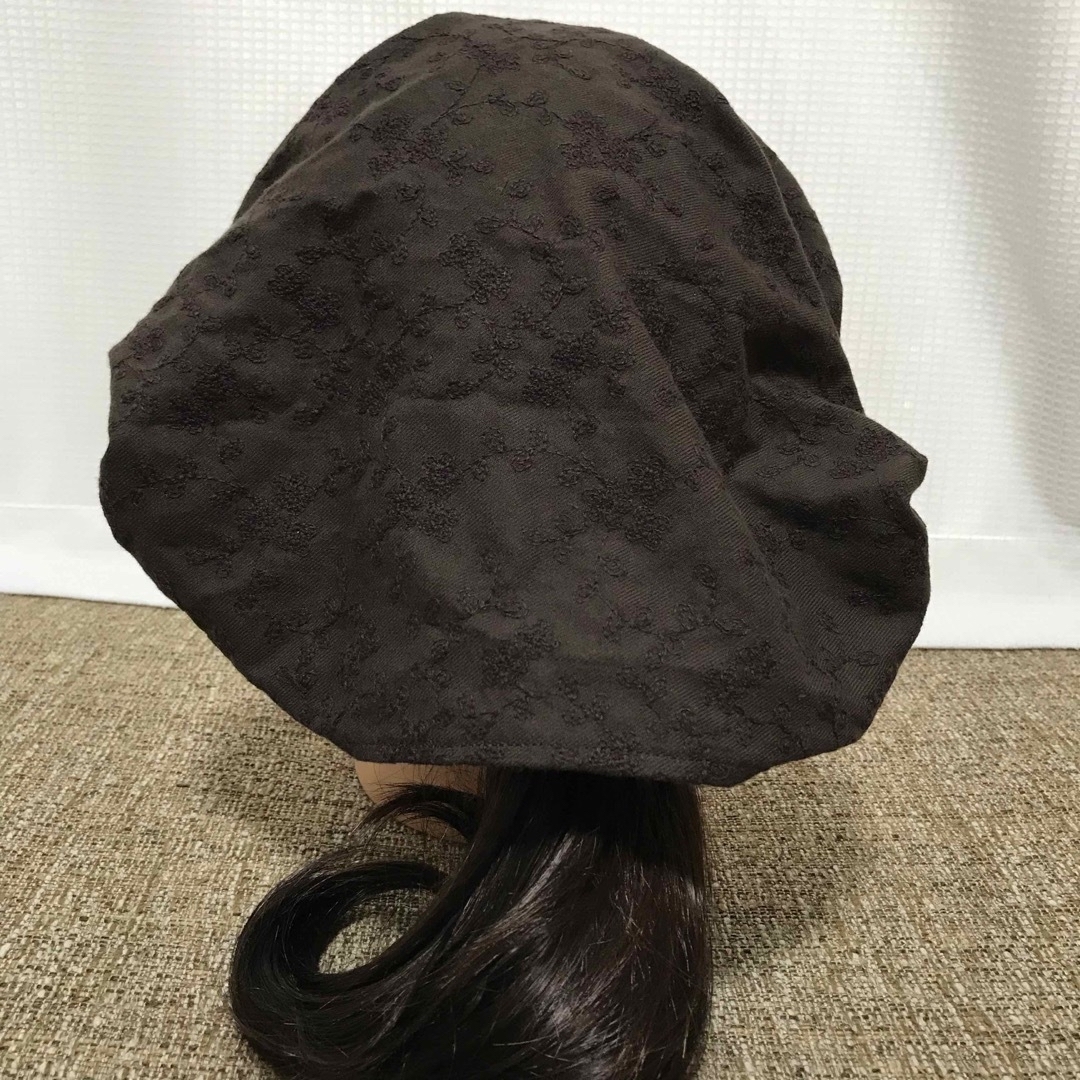 ヘアバンドタイプの三角巾（小花刺繍ブラウン）大人用　子ども用 レディースのヘアアクセサリー(ヘアバンド)の商品写真