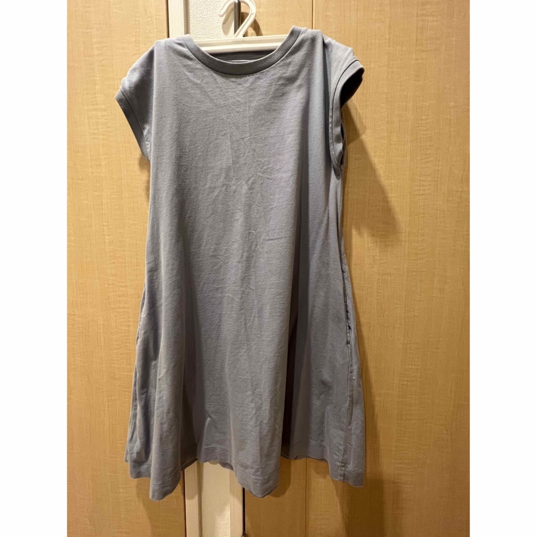 UNIQLO(ユニクロ)のユニクロ　ワンピース  130 水色 キッズ/ベビー/マタニティのキッズ服女の子用(90cm~)(ワンピース)の商品写真