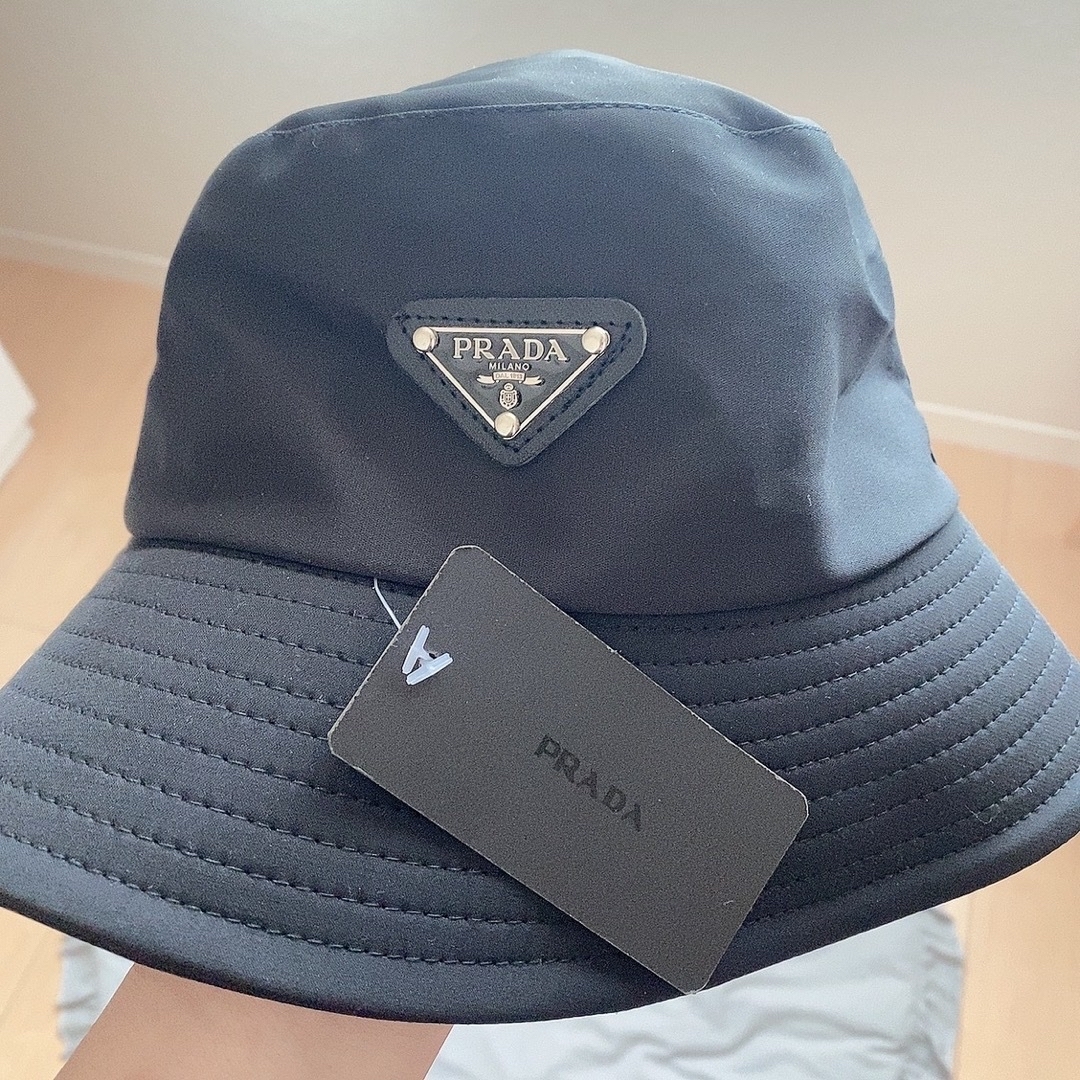 PRADAプラダ バケットハット 帽子 ノベルティタグ付き - ハット PRADAプラダ バケットハット 帽子 ノベルティタグ付き - ハット