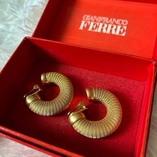 GIANFRANCO FERRE ジャンフランコフェレ イヤリング ゴールド