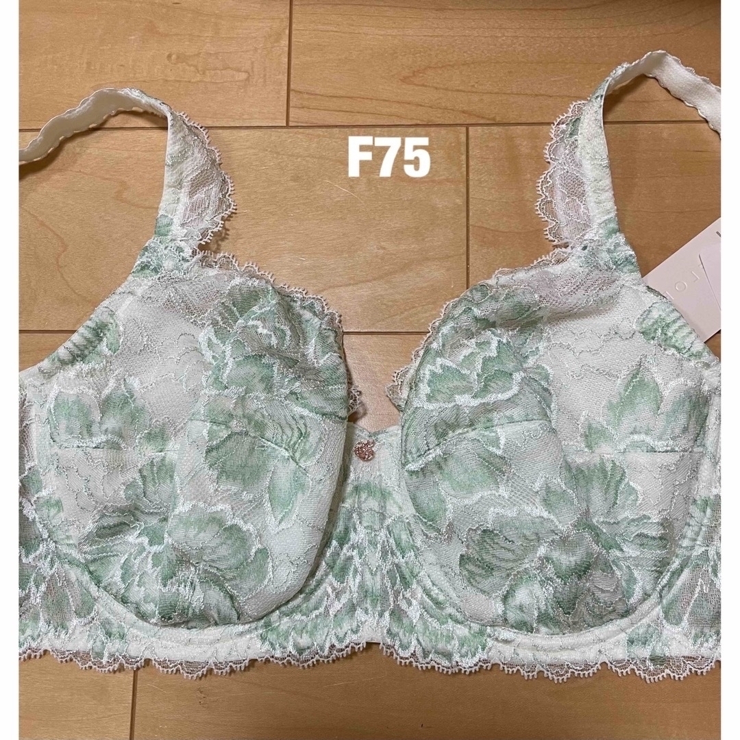 Triumph(トリンプ)のF75   FLORALE by Triumph フルカップブラジャー レディースの下着/アンダーウェア(ブラ)の商品写真