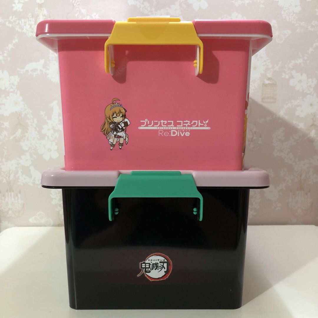 鬼滅の刃(キメツノヤイバ)の☆鬼滅の刃&プリンセスコネクトお菓子コンテナBOX２点セット エンタメ/ホビーのおもちゃ/ぬいぐるみ(キャラクターグッズ)の商品写真