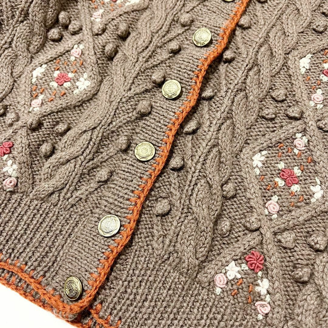 古着 ケーブルニットカーディガン フード ぽんぽん 花 刺繍 ステッチ ブラウン