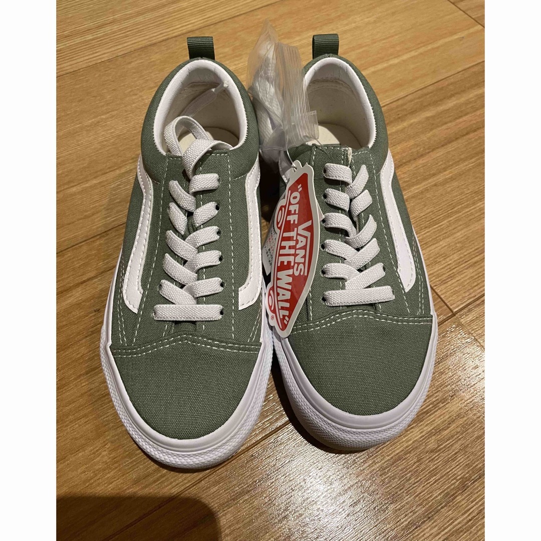 VANS(ヴァンズ)の【新品未使用】早い者勝ち vans オールドスクール　キッズ　スニーカー キッズ/ベビー/マタニティのキッズ靴/シューズ(15cm~)(スニーカー)の商品写真