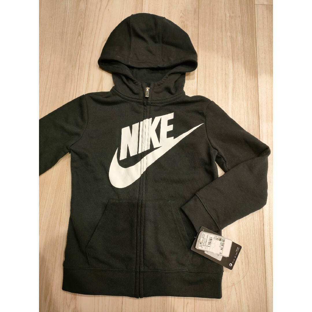 NIKE(ナイキ)の新品　NIKE トレーナー　ジップパーカー　110 黒 キッズ/ベビー/マタニティのキッズ服男の子用(90cm~)(ジャケット/上着)の商品写真