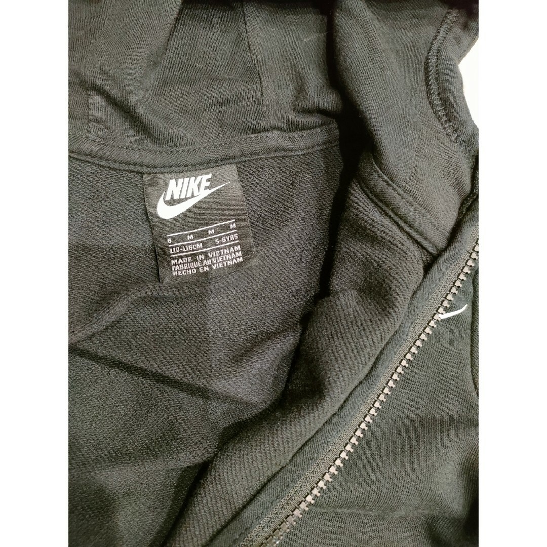 NIKE(ナイキ)の新品　NIKE トレーナー　ジップパーカー　110 黒 キッズ/ベビー/マタニティのキッズ服男の子用(90cm~)(ジャケット/上着)の商品写真