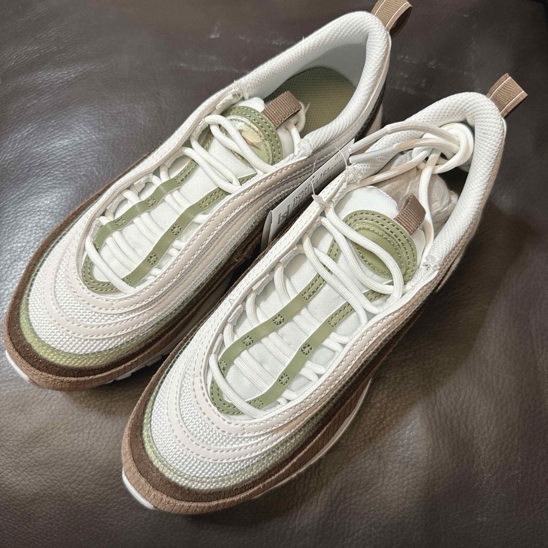 NIKE(ナイキ)の【専用】NIKE WMNS Air Max 97 SE 24cm 新品　匿名配送 レディースの靴/シューズ(スニーカー)の商品写真