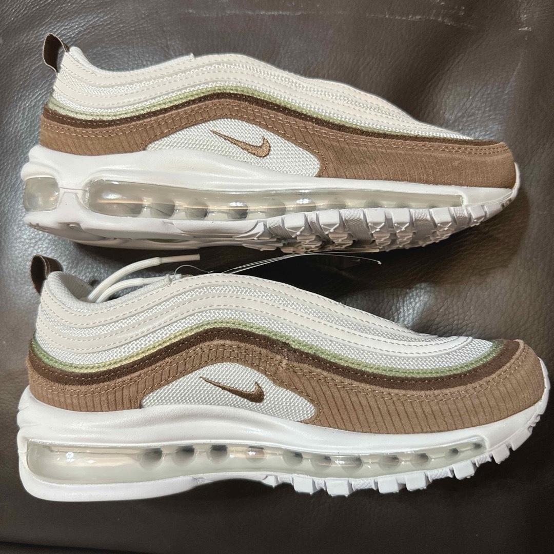 NIKE(ナイキ)の【専用】NIKE WMNS Air Max 97 SE 24cm 新品　匿名配送 レディースの靴/シューズ(スニーカー)の商品写真