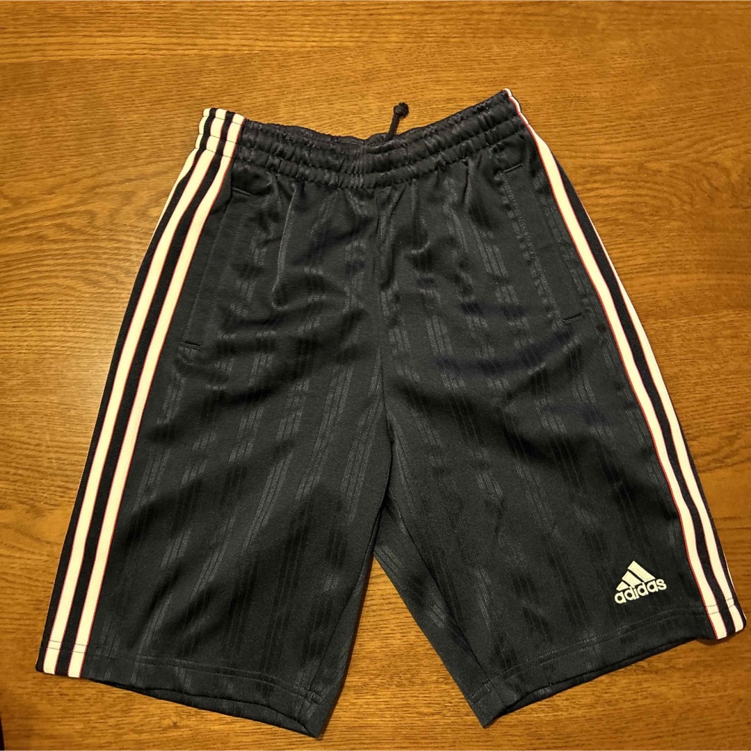 adidas(アディダス)のadidasハーフパンツ キッズ/ベビー/マタニティのキッズ服男の子用(90cm~)(パンツ/スパッツ)の商品写真