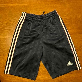 アディダス(adidas)のadidasハーフパンツ(パンツ/スパッツ)