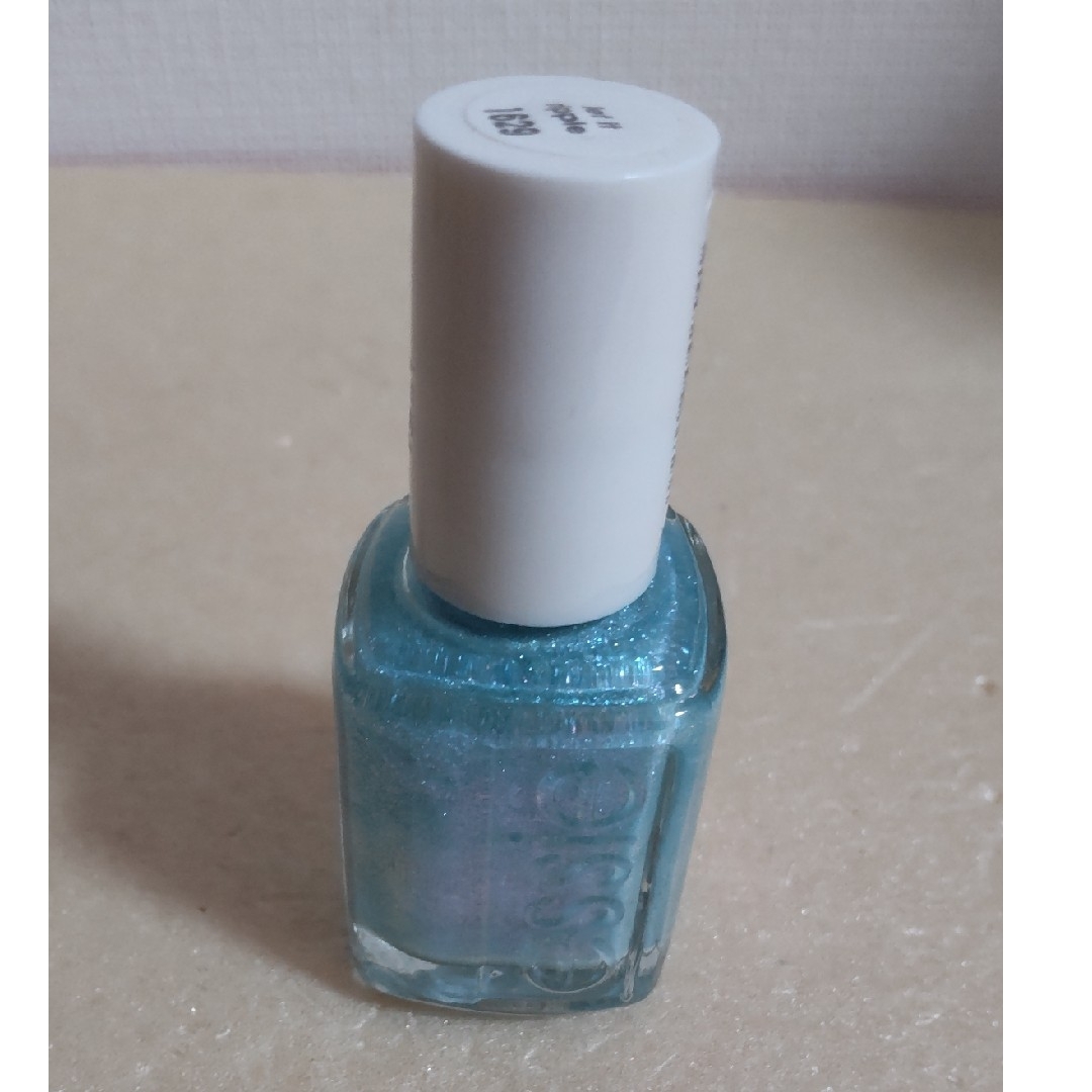 Essie(エッシー)の【used】エッシー　ネイルラッカー1629 コスメ/美容のネイル(マニキュア)の商品写真