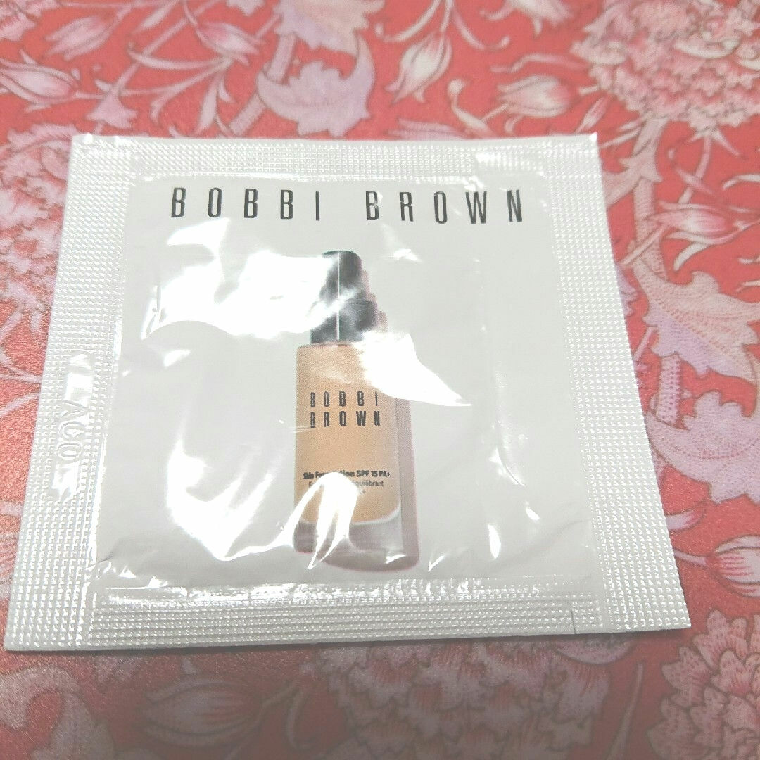 BOBBI BROWN(ボビイブラウン)の【新品】ボビイブラウン スキンファンデーション サンプル ウォームサンド コスメ/美容のベースメイク/化粧品(ファンデーション)の商品写真