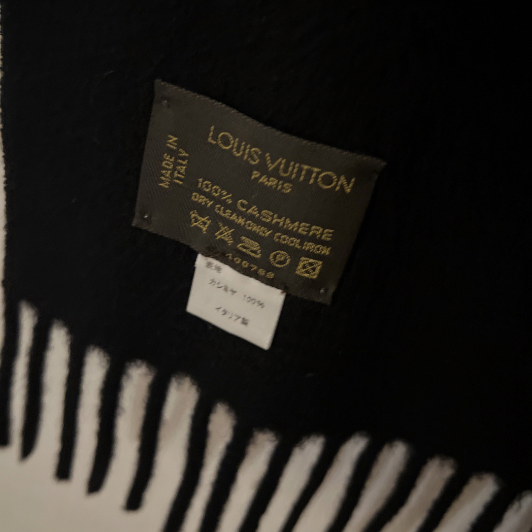 LOUIS VUITTON(ルイヴィトン)のルイヴィトン　マフラー　ストール　モノグラム　ロゴ　ブラック　黒 レディースのファッション小物(マフラー/ショール)の商品写真