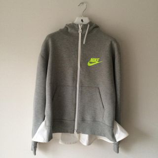 サカイ(sacai)の人気完売☆新品レア☆sacai×NIKEバックペプラムフレアパーカージャケットM(パーカー)