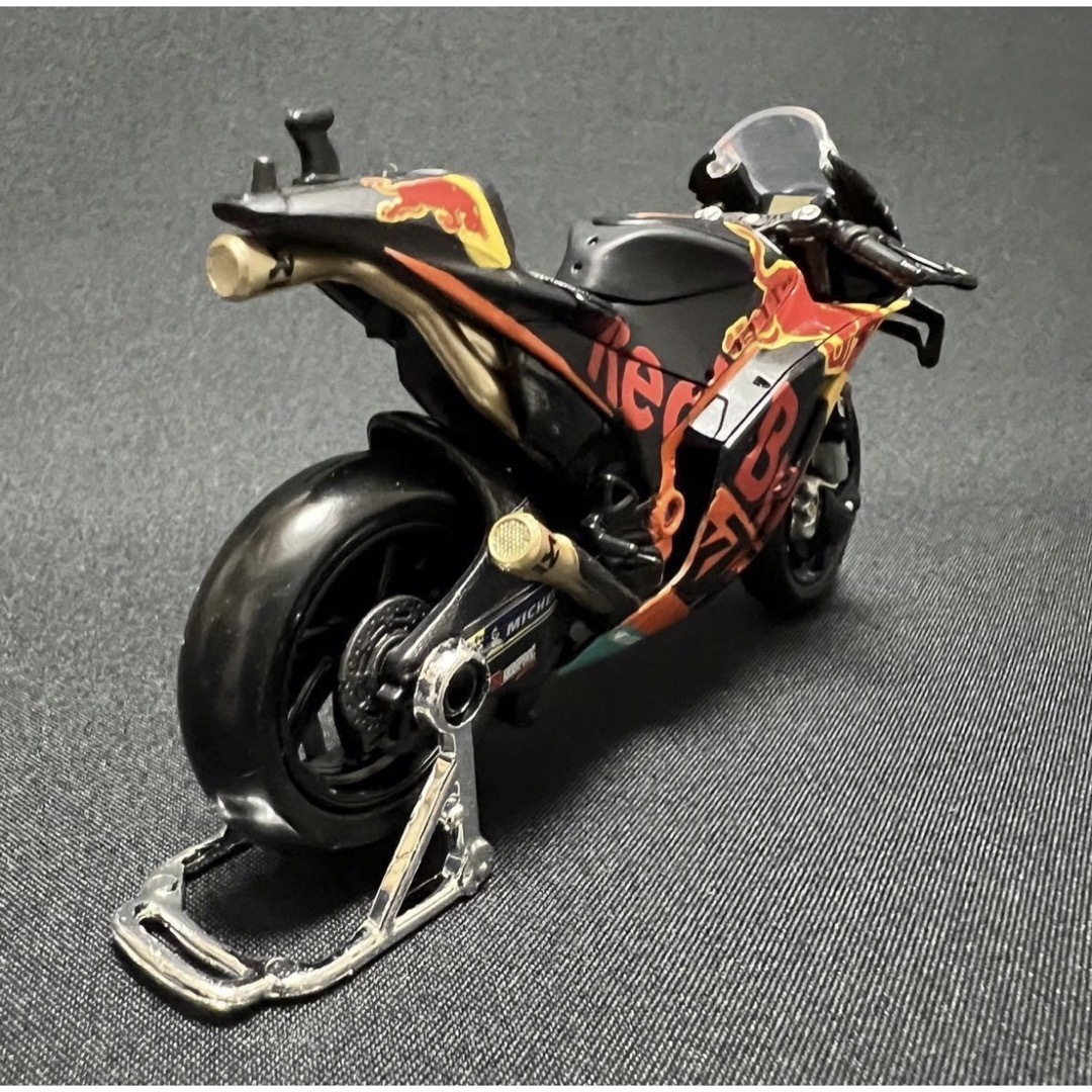 Maisto 製 1/18レッドブル・KTM・レーシングKTM RC16  エンタメ/ホビーのおもちゃ/ぬいぐるみ(ミニカー)の商品写真