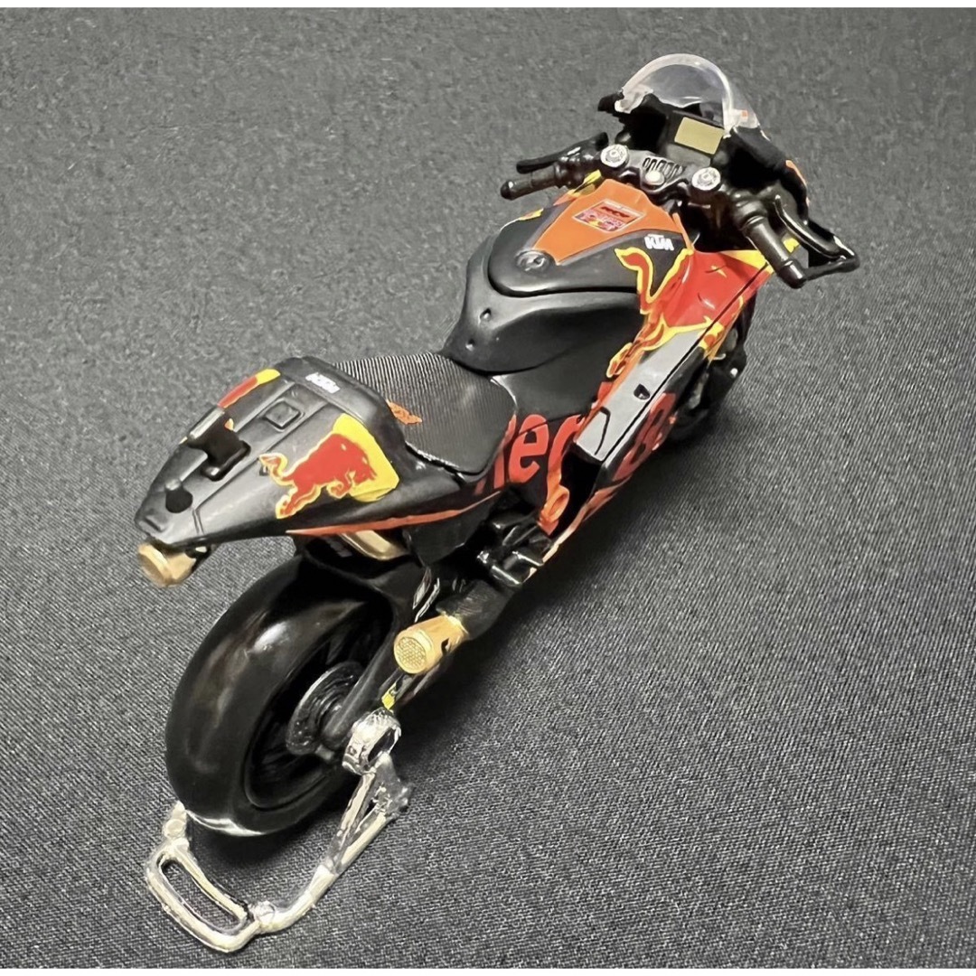 Maisto 製 1/18レッドブル・KTM・レーシングKTM RC16  エンタメ/ホビーのおもちゃ/ぬいぐるみ(ミニカー)の商品写真