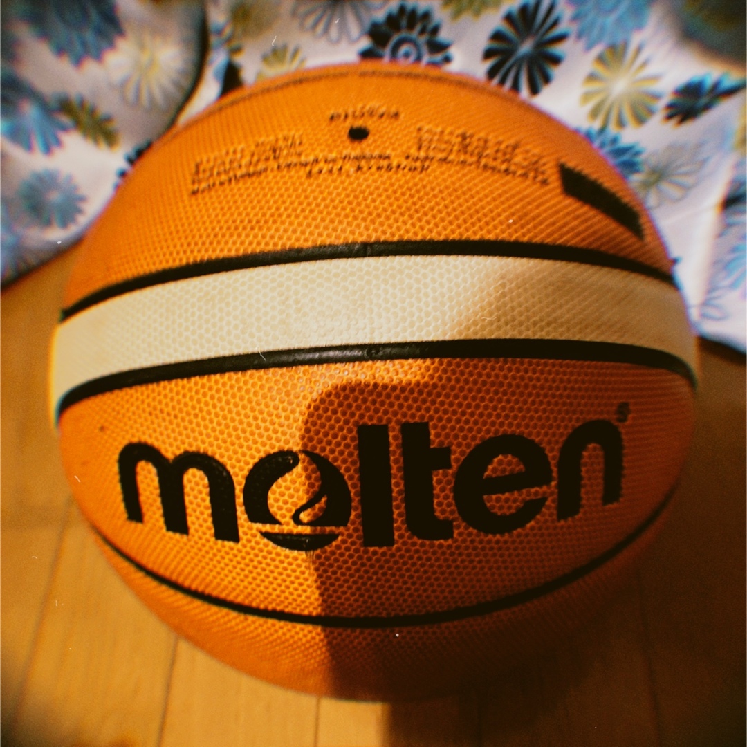 molten(モルテン)のバスケットボール7号 スポーツ/アウトドアのスポーツ/アウトドア その他(バスケットボール)の商品写真