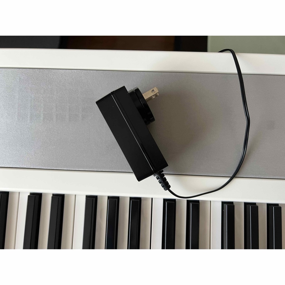 KORG(コルグ)のKORG 電子ピアノ B1 WH 88鍵 ホワイト 専用スタンド&楽譜置き付き 楽器の鍵盤楽器(電子ピアノ)の商品写真