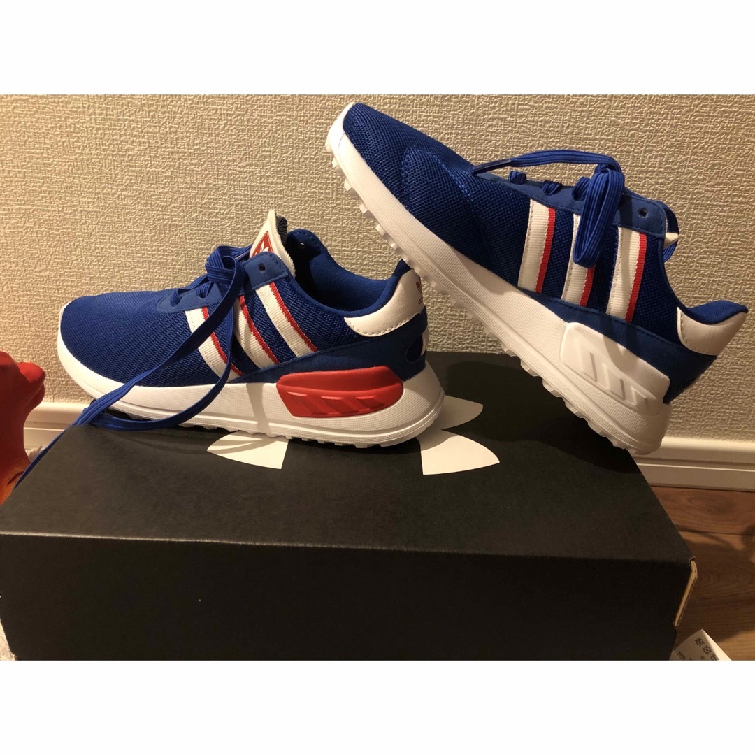 adidas(アディダス)のadidas キッズスニーカー キッズ/ベビー/マタニティのキッズ靴/シューズ(15cm~)(スニーカー)の商品写真