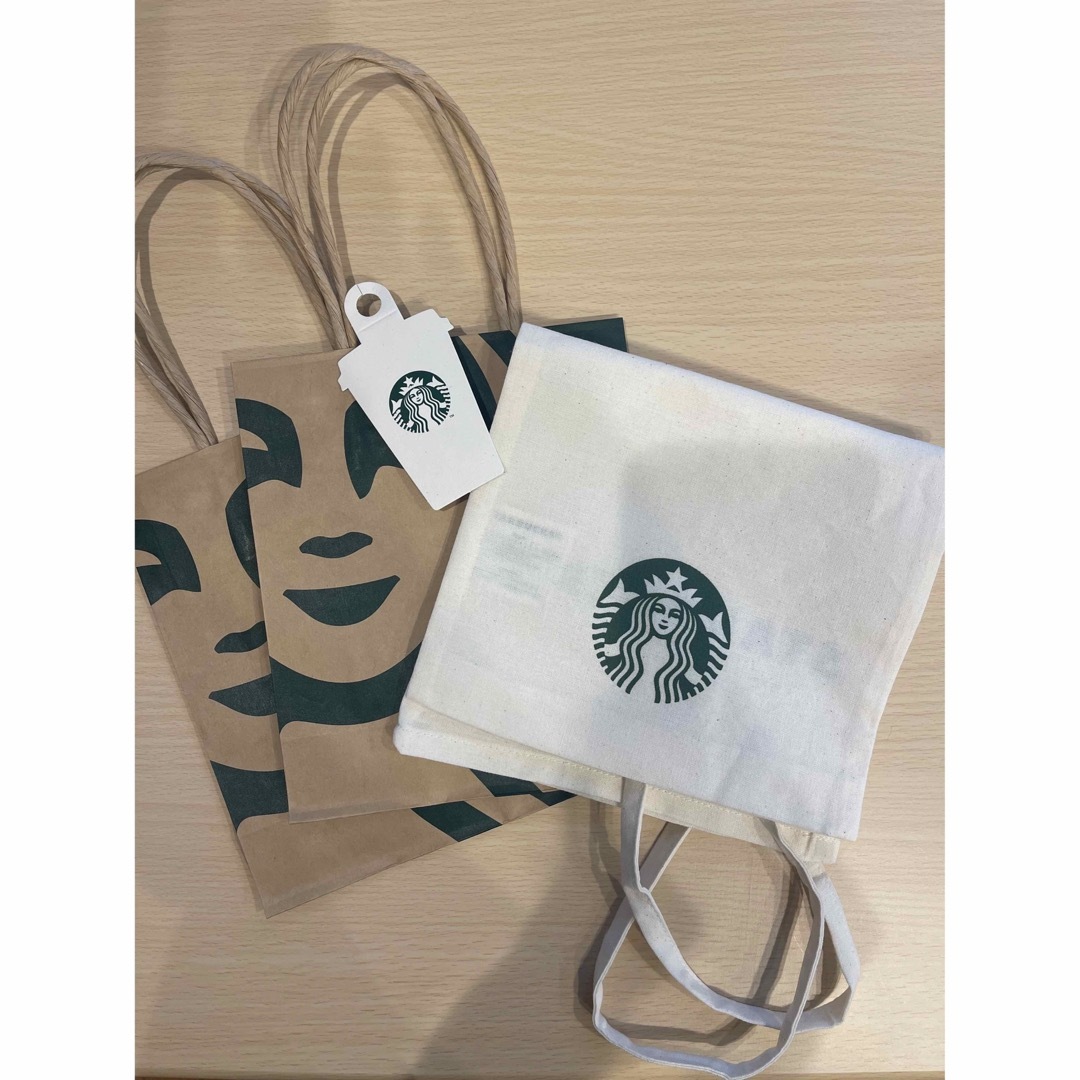 Starbucks(スターバックス)のStarbucks ミニサイズ紙袋2枚とラッピングパック インテリア/住まい/日用品のオフィス用品(ラッピング/包装)の商品写真