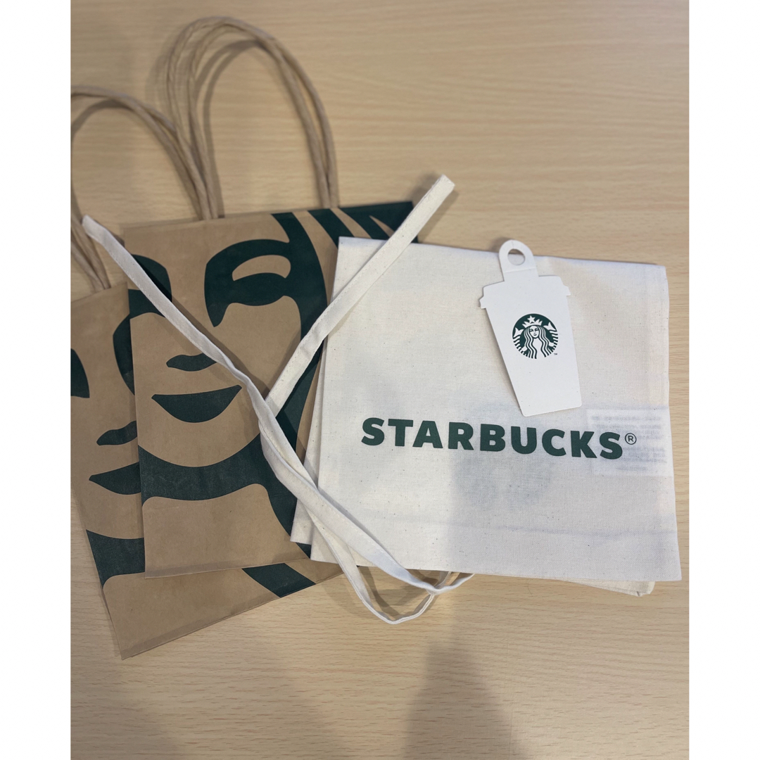 Starbucks(スターバックス)のStarbucks ミニサイズ紙袋2枚とラッピングパック インテリア/住まい/日用品のオフィス用品(ラッピング/包装)の商品写真