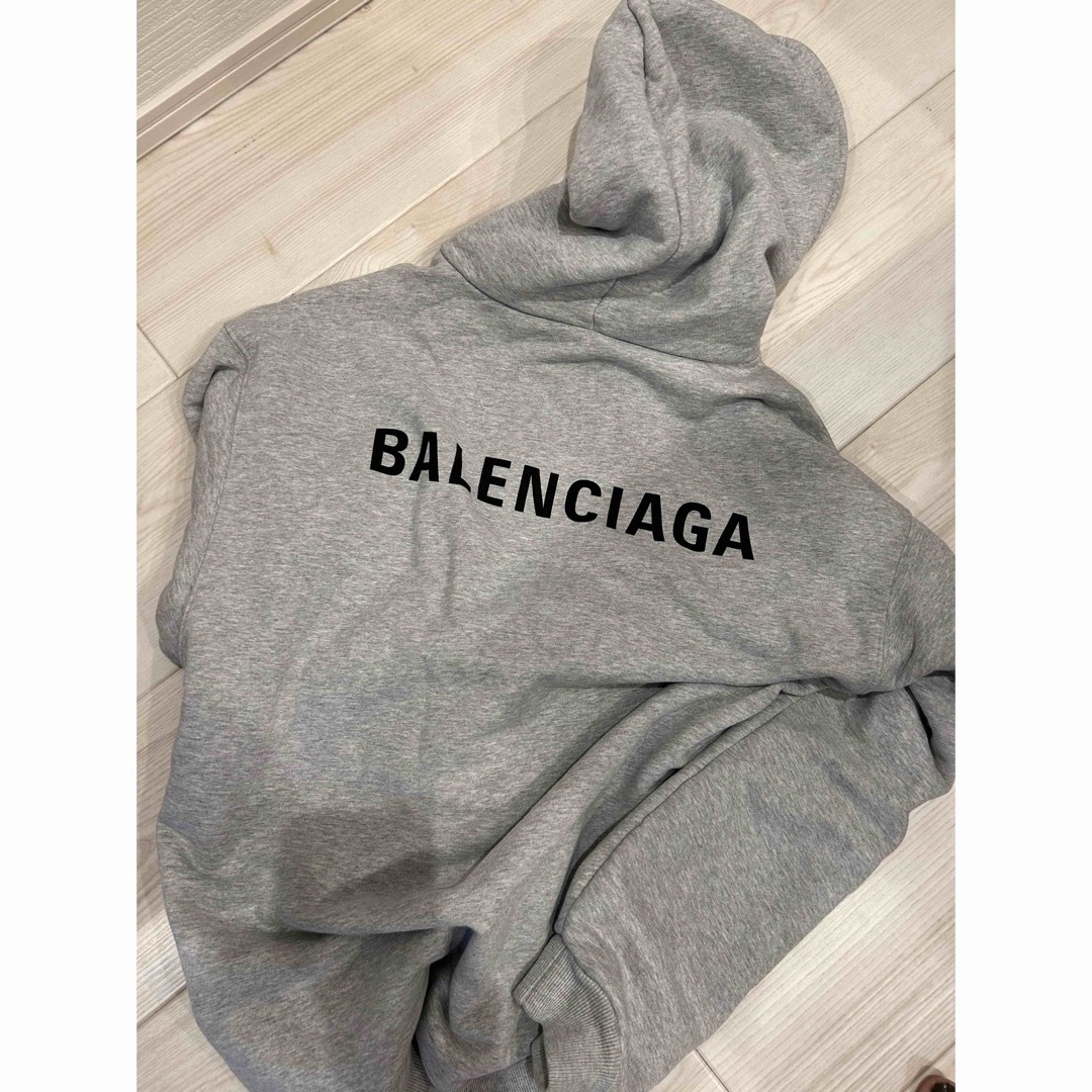 ２回くらい短時間の着用ですバレンシアガ　パーカー　balenciaga