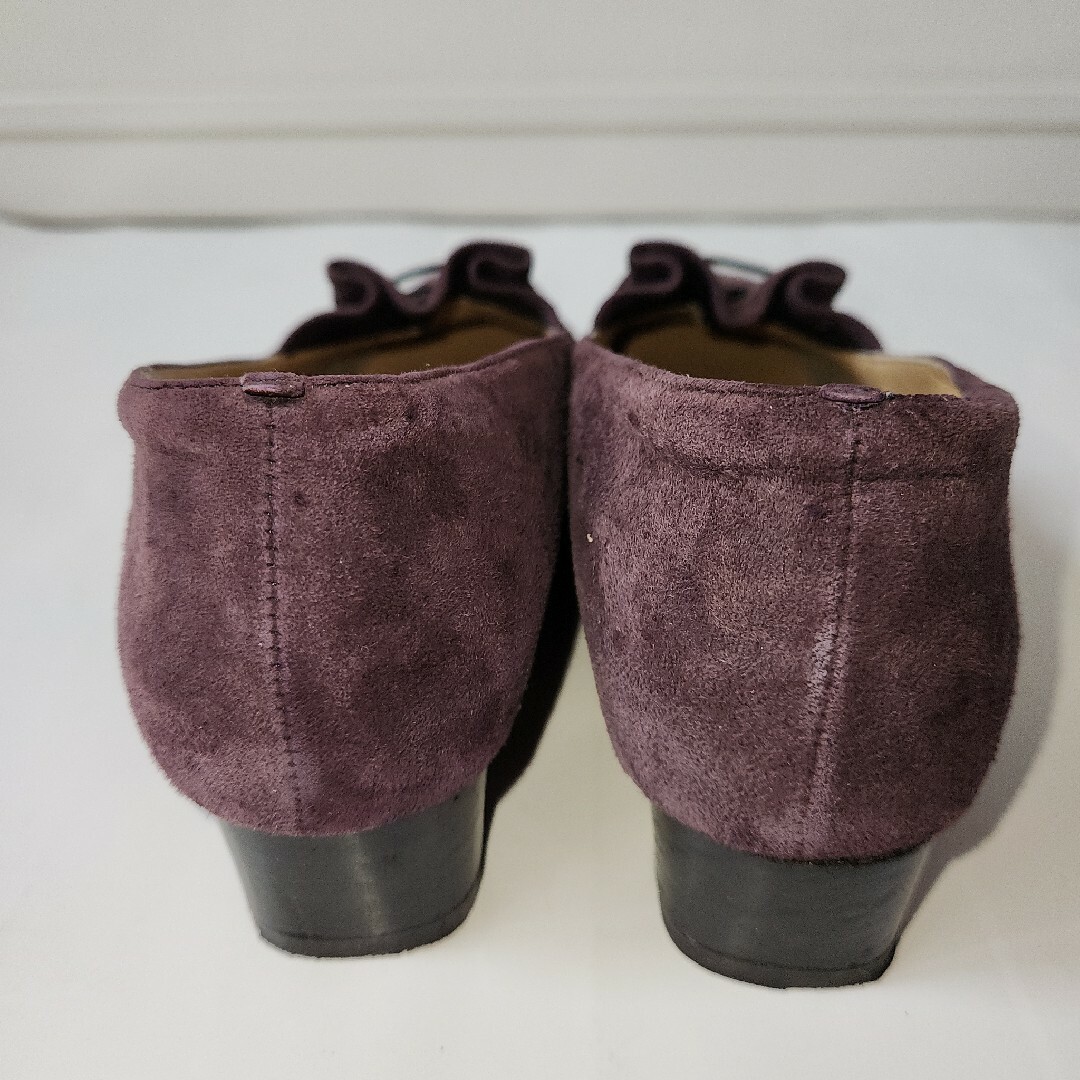 銀座ヨシノヤ(ギンザヨシノヤ)の銀座yoshinoya ボルドースエードパンプス レディースの靴/シューズ(ローファー/革靴)の商品写真