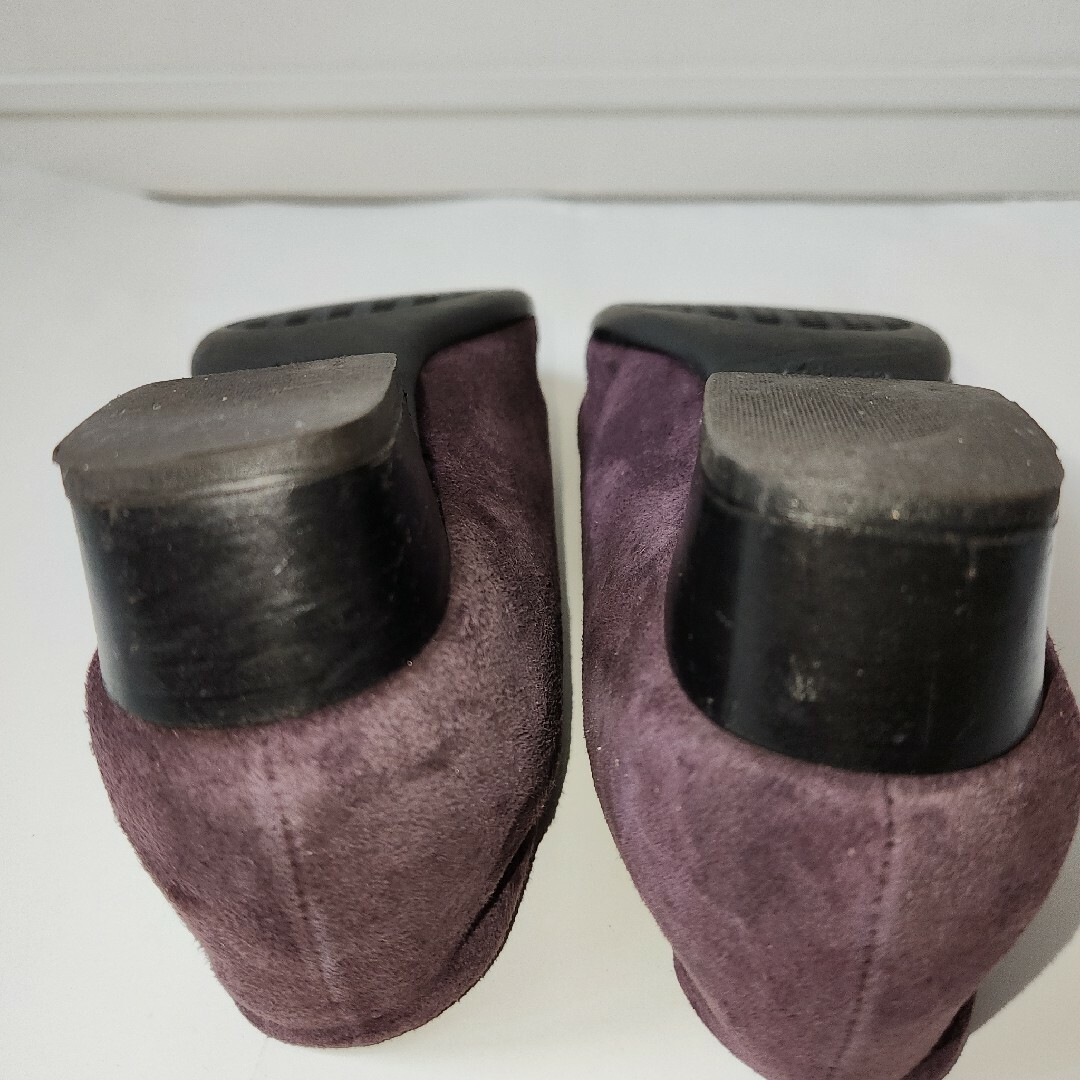 銀座ヨシノヤ(ギンザヨシノヤ)の銀座yoshinoya ボルドースエードパンプス レディースの靴/シューズ(ローファー/革靴)の商品写真
