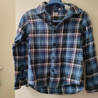ユニクロ(UNIQLO)の【値下げ】チェックシャツ　キッズ　男の子　青　140サイズ(Tシャツ/カットソー)