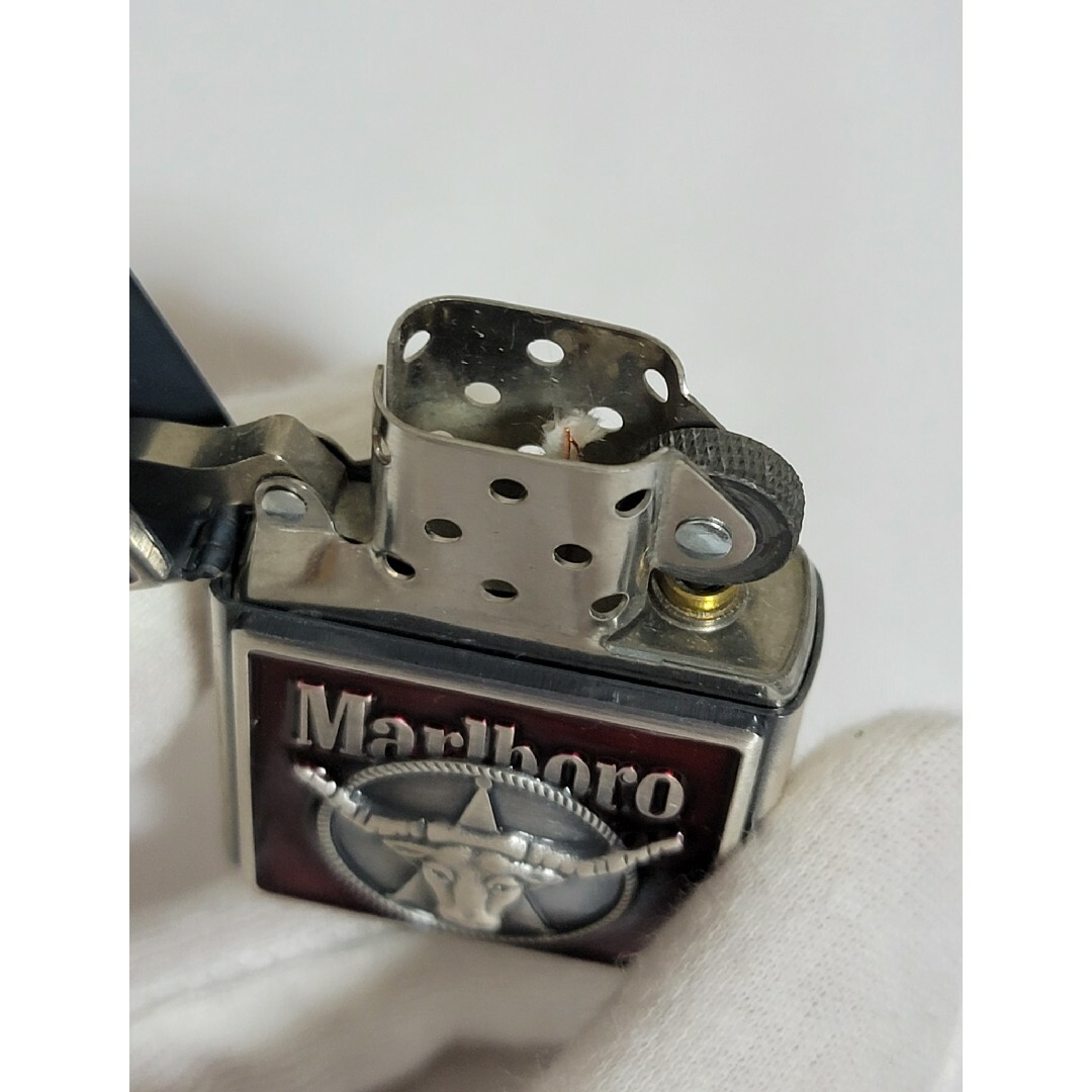 新品未使用　マルボロ　ジッポ　レッドコレクション　marlboro zippo メンズのファッション小物(タバコグッズ)の商品写真