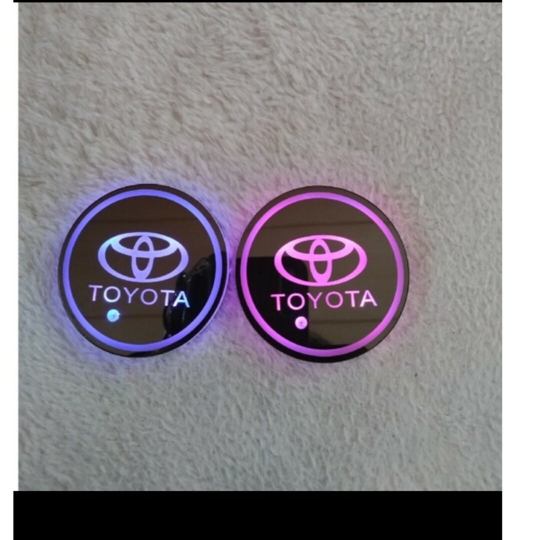 トヨタ(トヨタ)の【美品】TOYOTAドリンクコースター　LED 自動車/バイクの自動車(車内アクセサリ)の商品写真