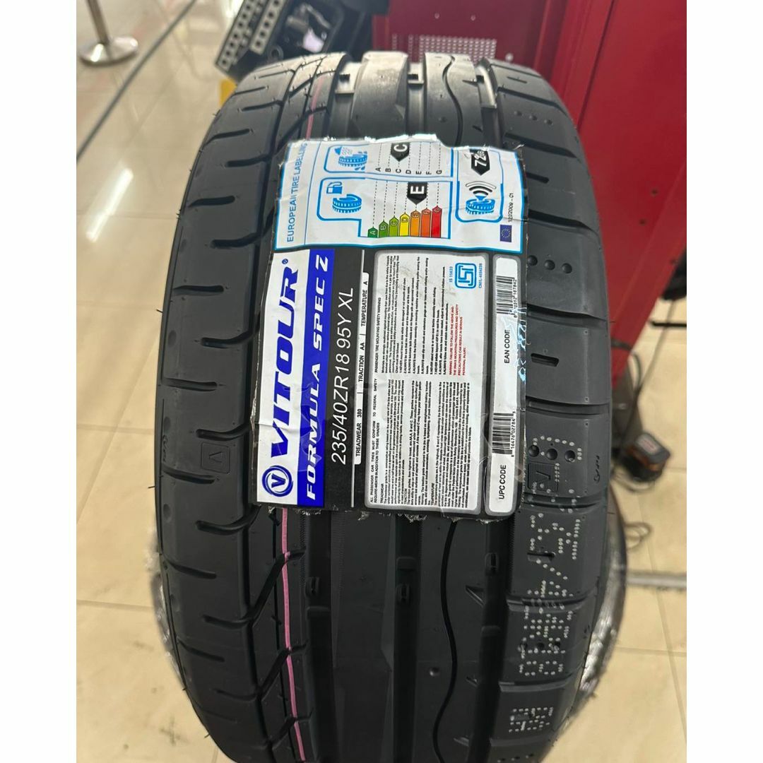 235/40R18 新品未使用 タイヤ 4本セット 送料無料！18インチ-