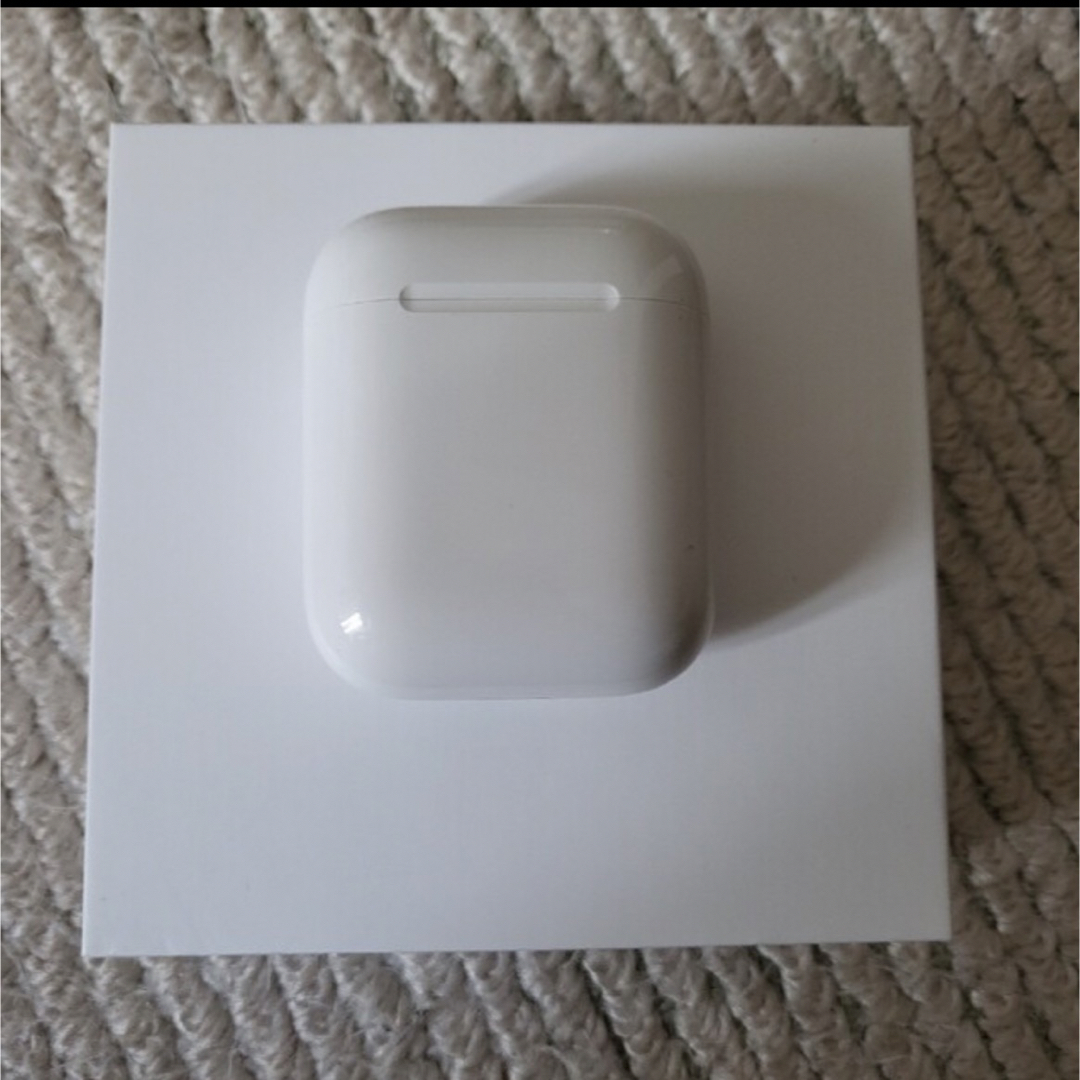 Apple(アップル)のAirpods 第2世代 スマホ/家電/カメラのオーディオ機器(ヘッドフォン/イヤフォン)の商品写真