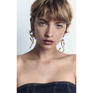 ザラ(ZARA)のZARA アシンメトリーピアス ゴールド(ピアス)