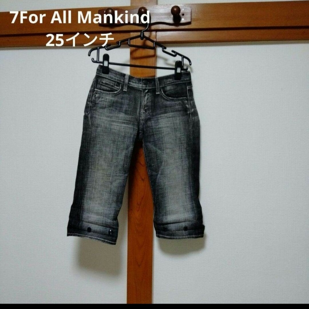 7 for all mankind(セブンフォーオールマンカインド)の7For All Mankind　デニムパンツ　ハーフパンツ　25インチ　黒　B レディースのパンツ(デニム/ジーンズ)の商品写真