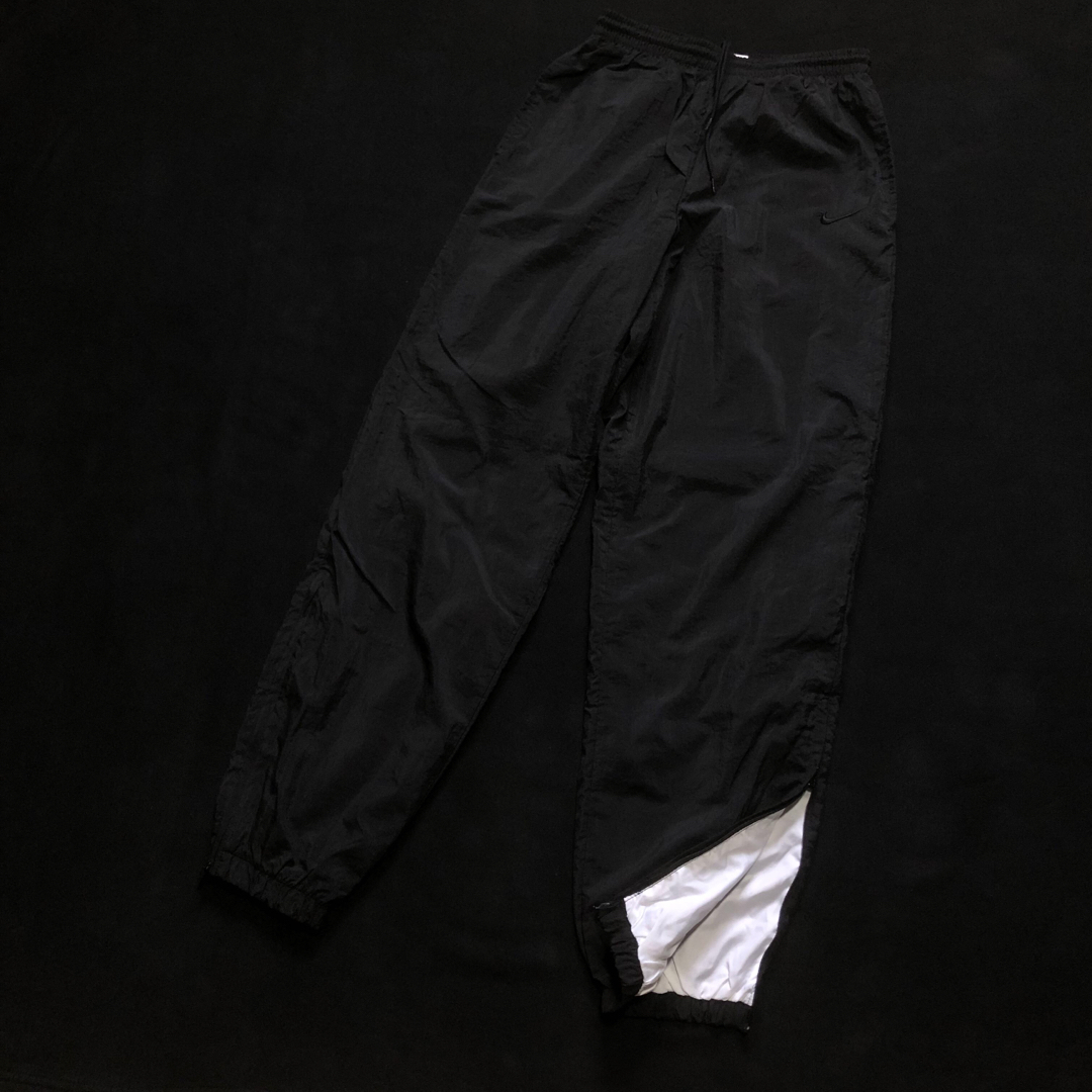 NIKEの9090's Nike all black nylon pants swoosh