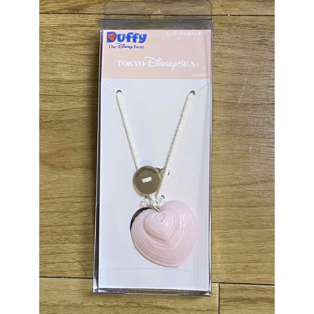 シェリーメイ(シェリーメイ)の販売終了品 新品ディズニーシー シェリーメイ 貝殻ペンダント ダッフィーフレンズ エンタメ/ホビーのおもちゃ/ぬいぐるみ(キャラクターグッズ)の商品写真