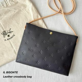 イルビゾンテ(IL BISONTE)の22AW・未使用 イルビゾンテ クロスボディバッグ ショルダー 斜めがけ グレー(ショルダーバッグ)