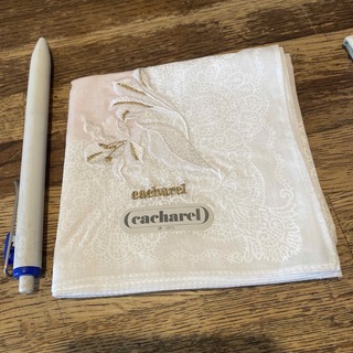 キャシャレル(cacharel)のキャシャレル　刺繍ハンカチ　未使用(ハンカチ)