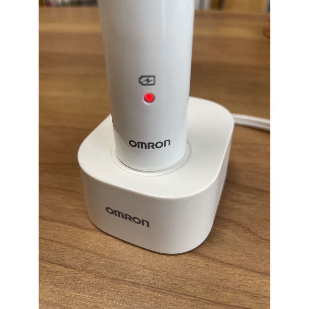 OMRON(オムロン)のオムロン　音波式電動歯ブラシ充電器　HT-B30CH スマホ/家電/カメラの美容/健康(電動歯ブラシ)の商品写真