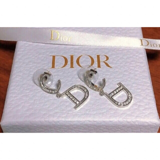 Christian Dior 揺れるピアス シルバー CD ロゴ 上品 ストーン