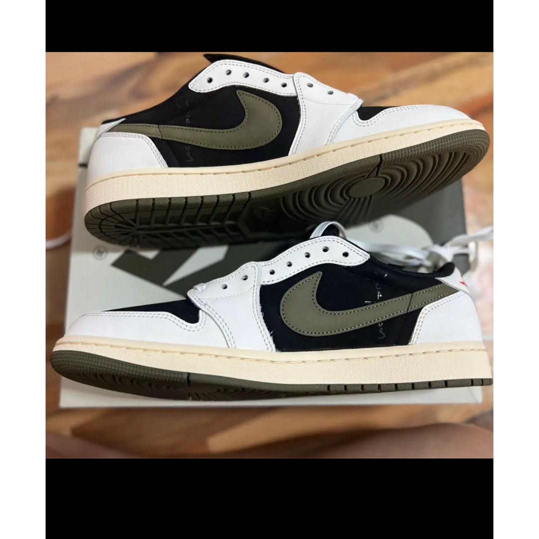 Travis Scott × Nike WMNS Air Jordan 1スニーカー