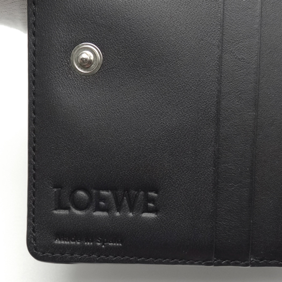 LOEWE(ロエベ)のロエベ アナグラム リピート コンパクトジップ ウォレット エンボスシルクカーフ ブラック 黒 109.55.Z4 レディースのファッション小物(財布)の商品写真