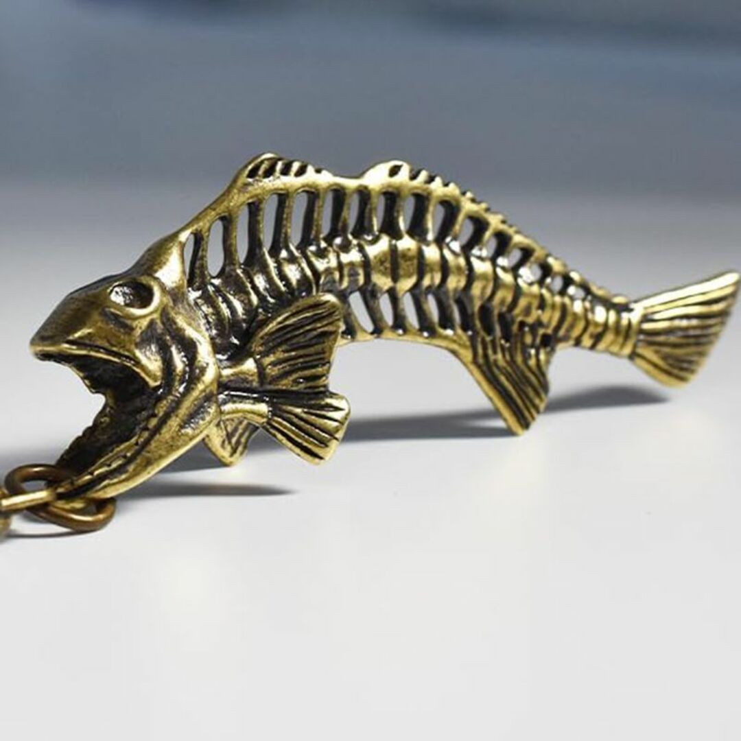魚の骨 置物 ペンダントトップ 真鍮 フィッシュボーン 真鍮 キーホルダー ピラ メンズのメンズ その他(その他)の商品写真
